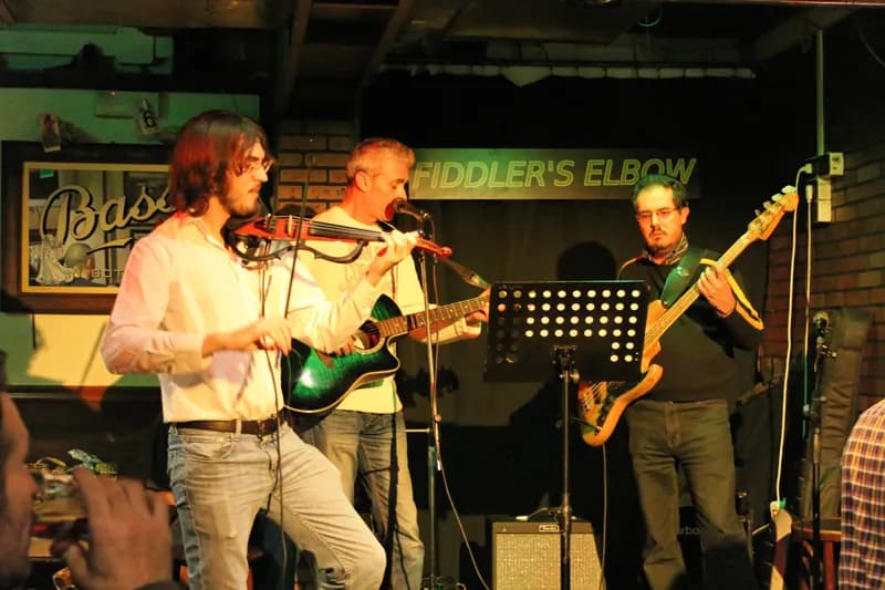 Fiddlers-Elbow-live