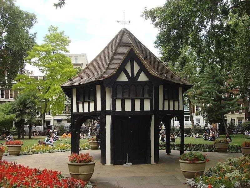 Gardeners_hut_Soho_Square_032