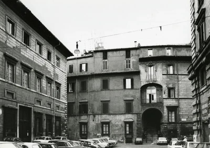 Palazzo-Cenci-on-the-left
