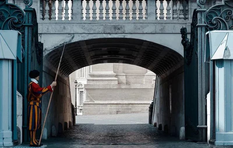 Swiss-Guard-on-duty